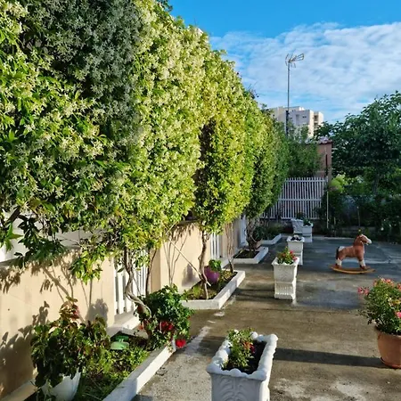 Novi Πανσιόν Δυρράχιο