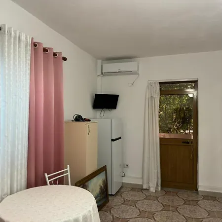 Novi Πανσιόν Δυρράχιο