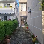 Novi 3*